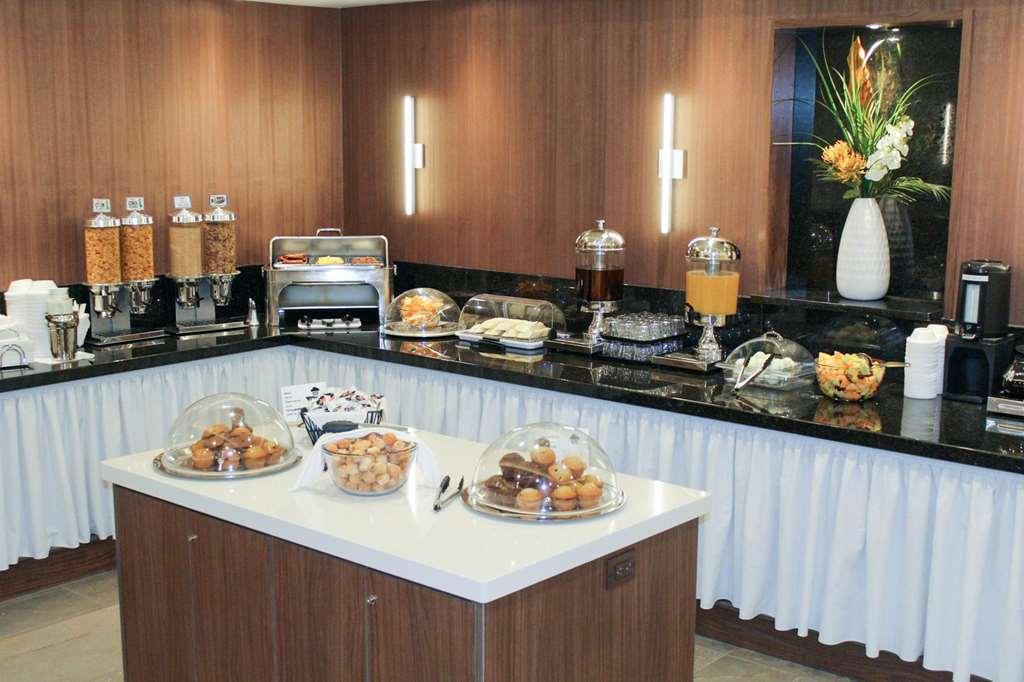 Hotel Welcominns Boucherville Restaurant photo